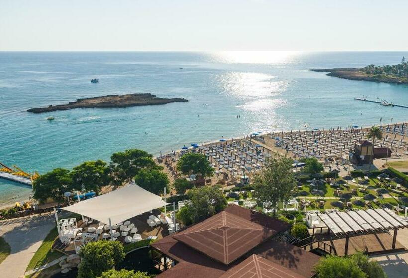هتل Capo Bay