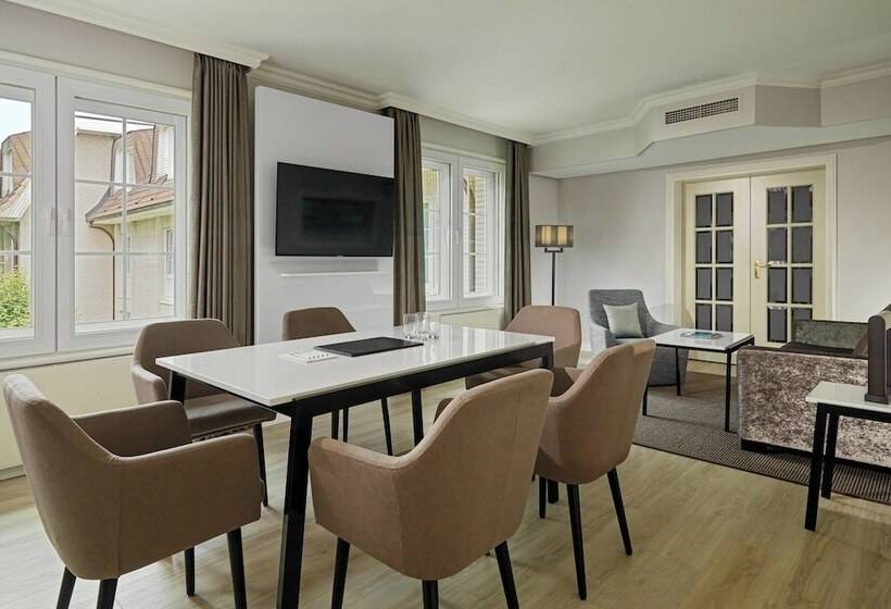 هتل Courtyard By Marriott Hamburg Airport