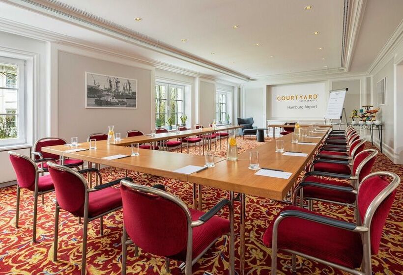 هتل Courtyard By Marriott Hamburg Airport