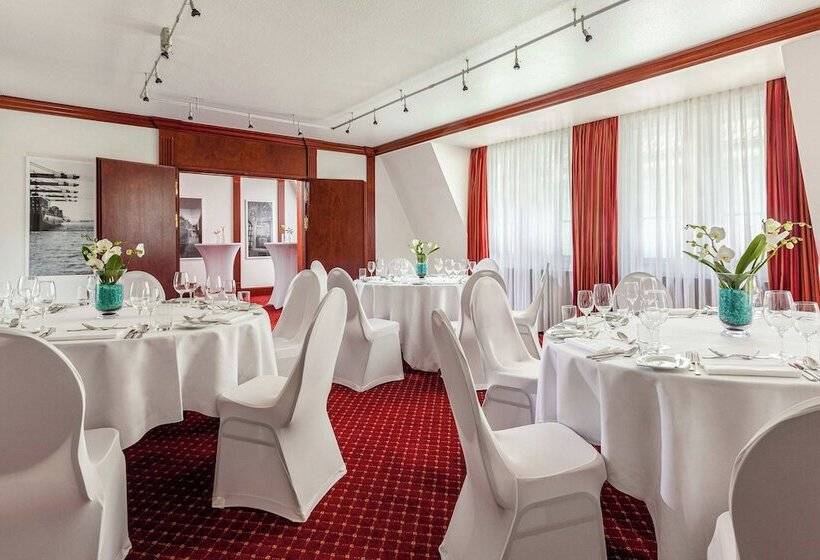 هتل Courtyard By Marriott Hamburg Airport
