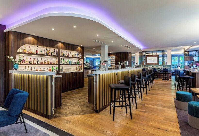 هتل Courtyard By Marriott Hamburg Airport