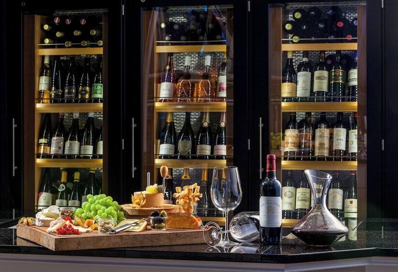 هتل Courtyard By Marriott Hamburg Airport