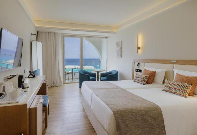 هتل Golden Coast Beach