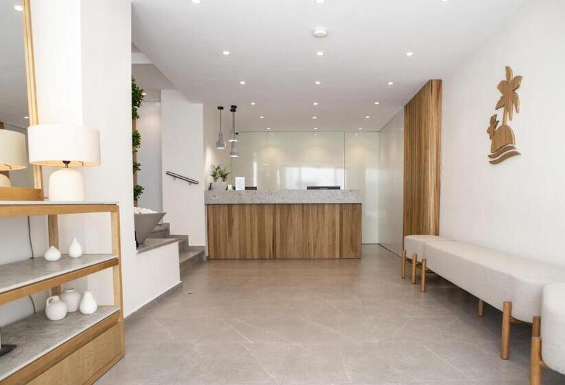 Les Palmiers Beach Boutique Hotel & Luxury Apartments