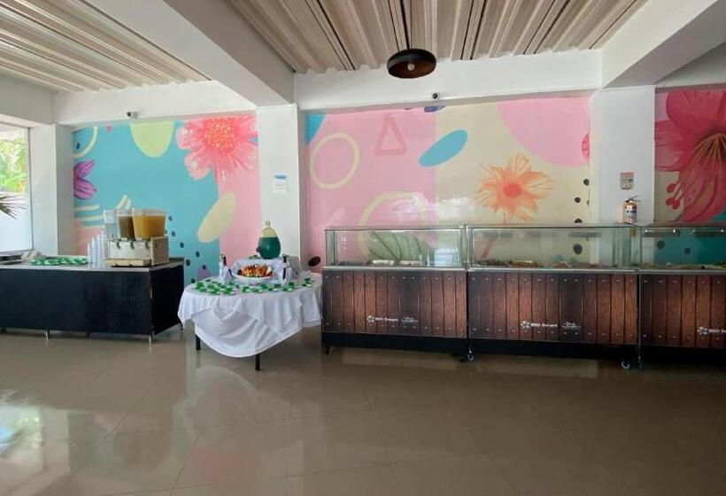 هتل On Vacation Blue Tone