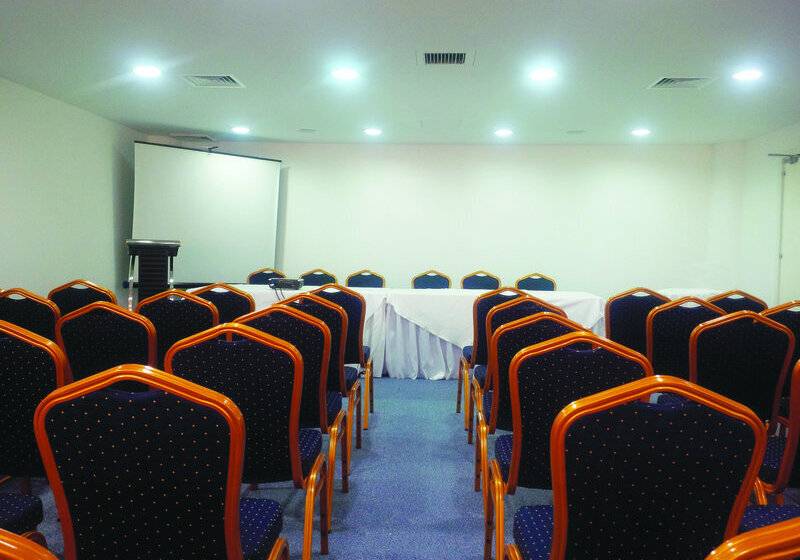 هتل Radisson Beach Resort Larnaca