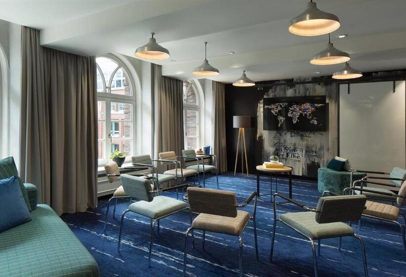 هتل Renaissance Hamburg