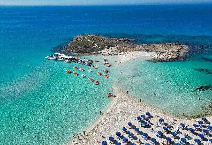 Vassos Nissi Plage Hotel & Spa