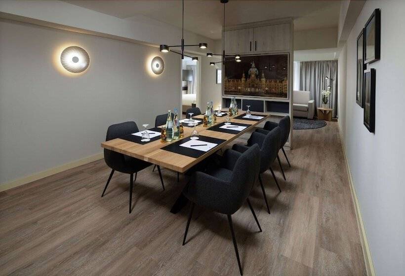 هتل Doubletree By Hilton Hannover Schweizerhof