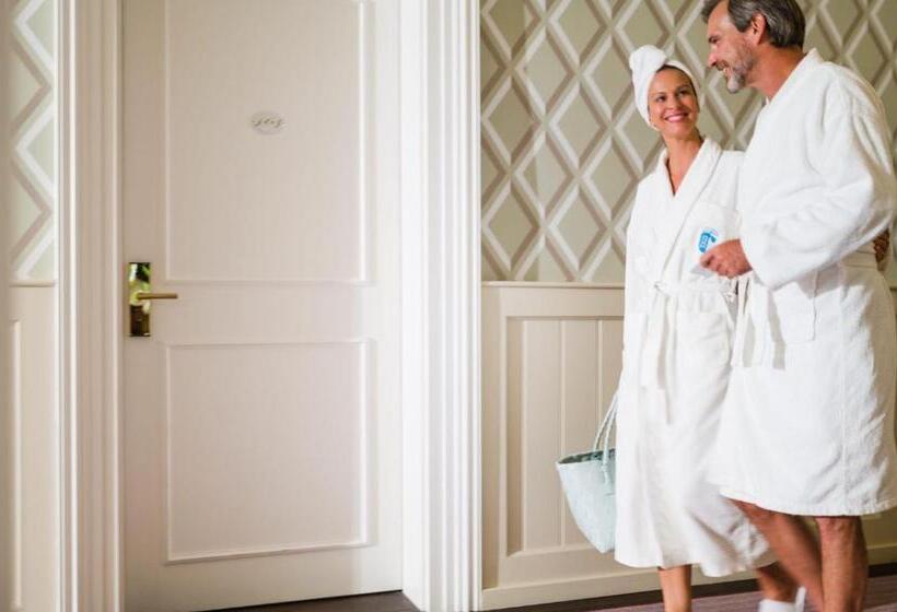 فندق Gräflicher Park Health & Balance Resort