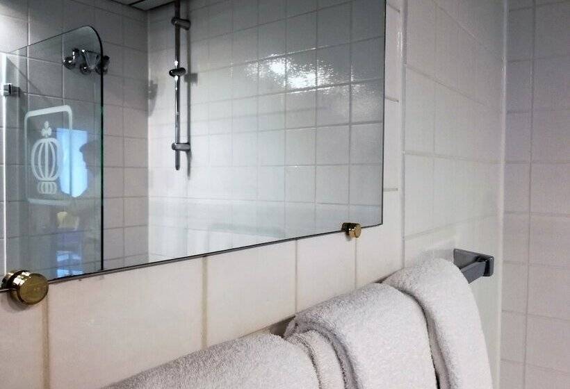 هتل Konigshof The Arthouse