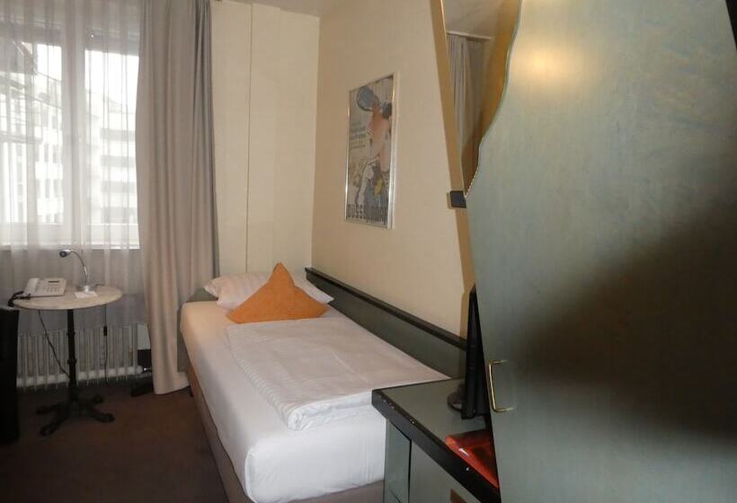 هتل Monopol City Centre