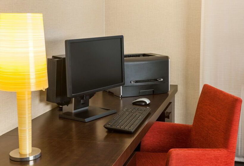 هتل NH Düsseldorf Königsallee