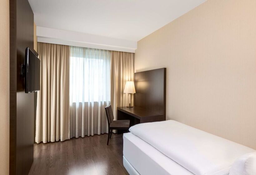 هتل NH Düsseldorf Königsallee