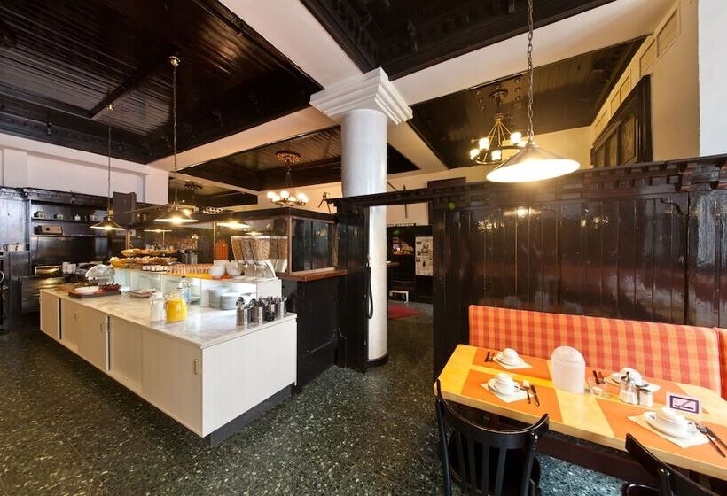 هتل Ahl Meerkatzen