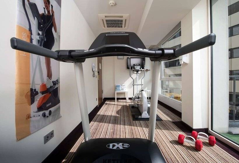 هتل Wyndham Köln