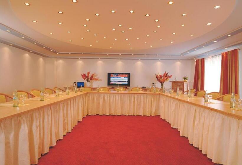 فندق Central