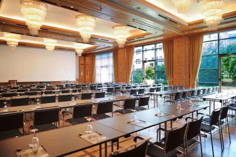 هتل Pullman Stuttgart Fontana