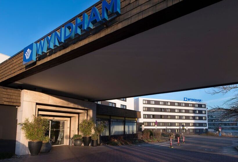 בית מלון כפרי Wyndham Stuttgart Airport Messe