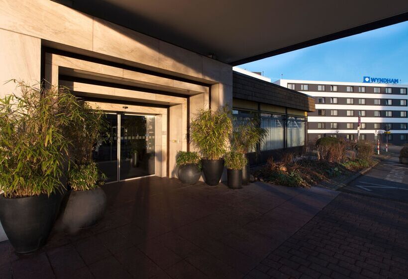 Hotel Wyndham Stuttgart Airport Messe