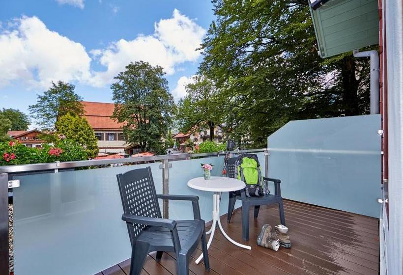 호텔 Zum Turm     Apartments Und Gästezimmer