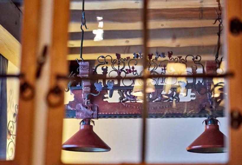 호텔 Zum Turm     Apartments Und Gästezimmer