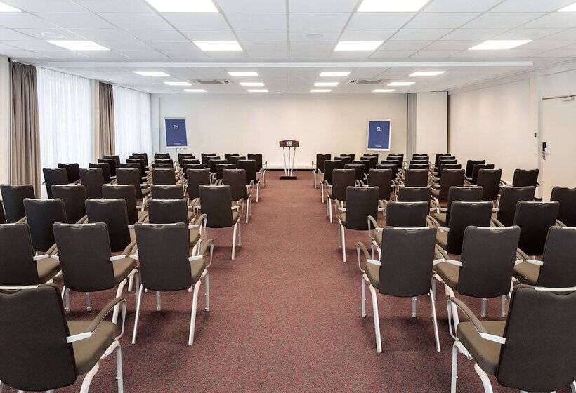 בית מלון כפרי NH Erlangen