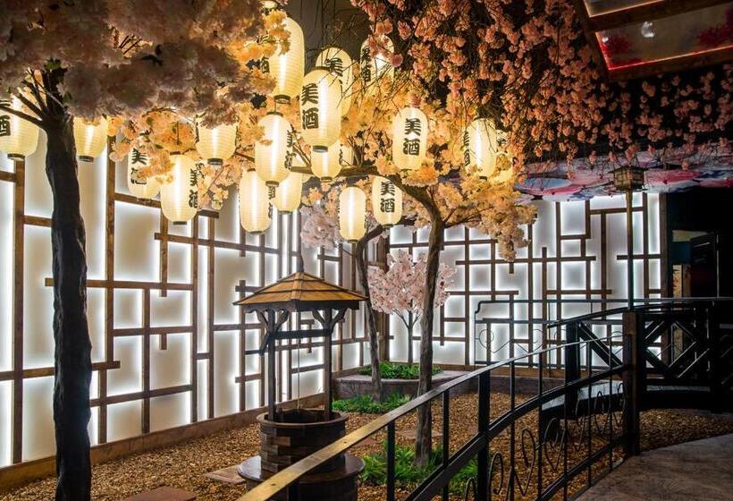 Holyrood Hotel   Leisure Centre & The Spa At Orchids