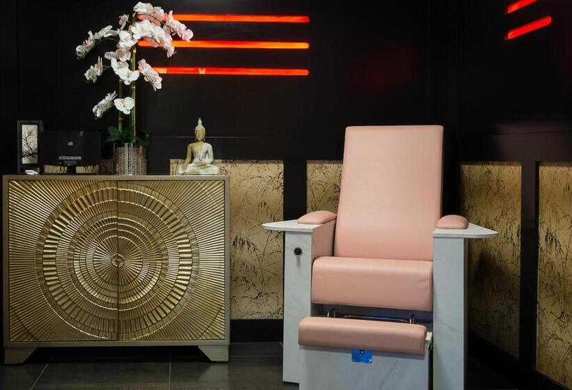 Holyrood Hotel   Leisure Centre & The Spa At Orchids