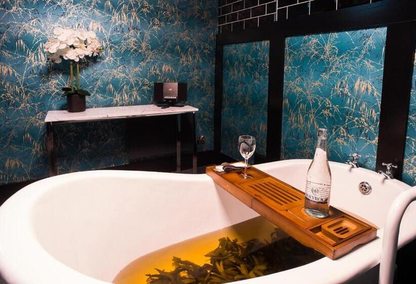 Holyrood Hotel   Leisure Centre & The Spa At Orchids