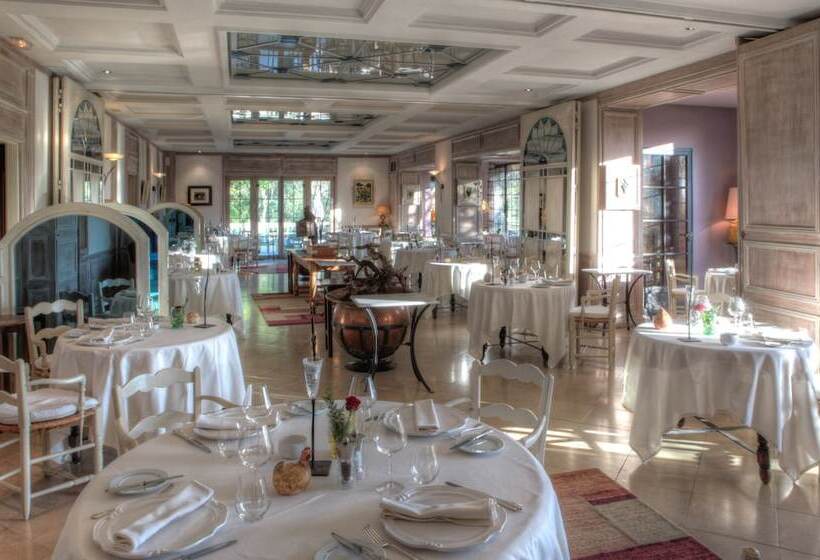 هتل Auberge De Noves