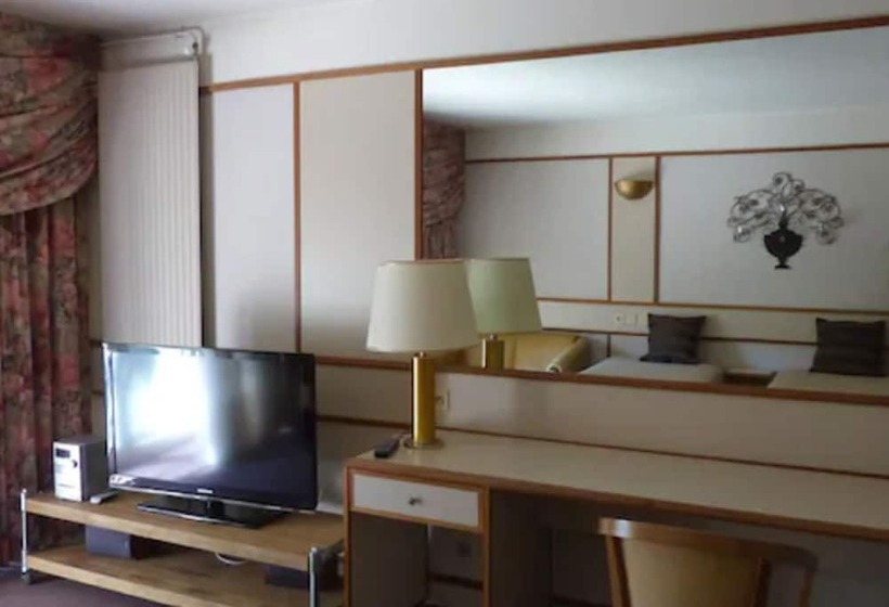 هتل Château De Bazeilles