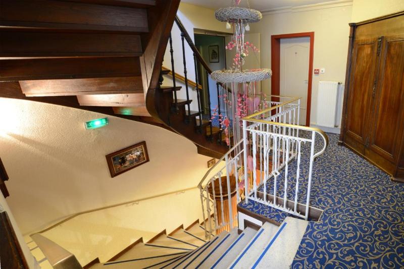 هتل Logis Hôtel De La Cloche