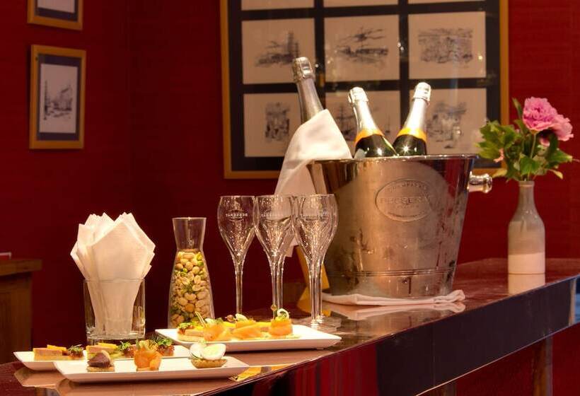 호텔 Grand Hôtel De Solesmes   Teritoria