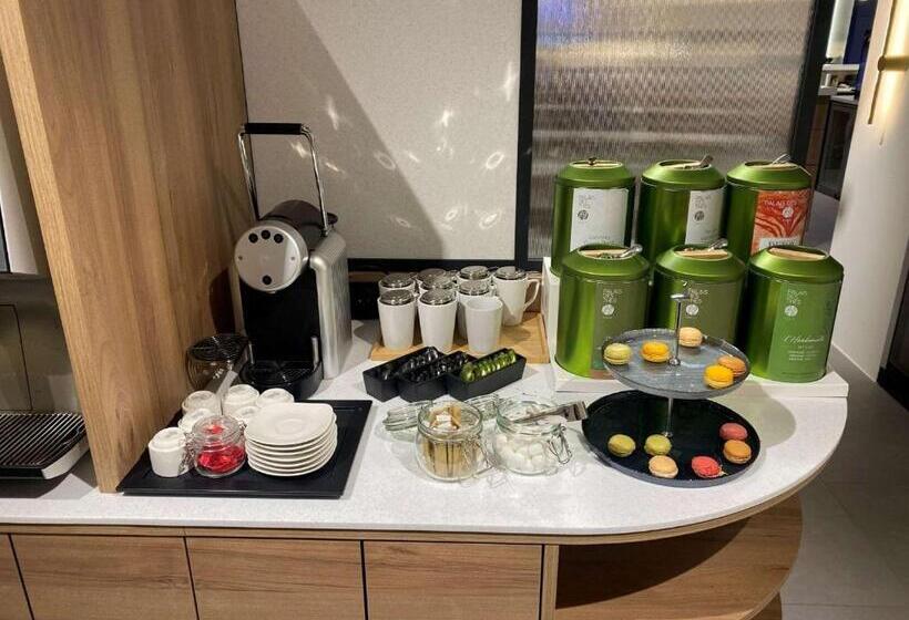 ホテル Hôtel Mercure Rouen Valdereuil