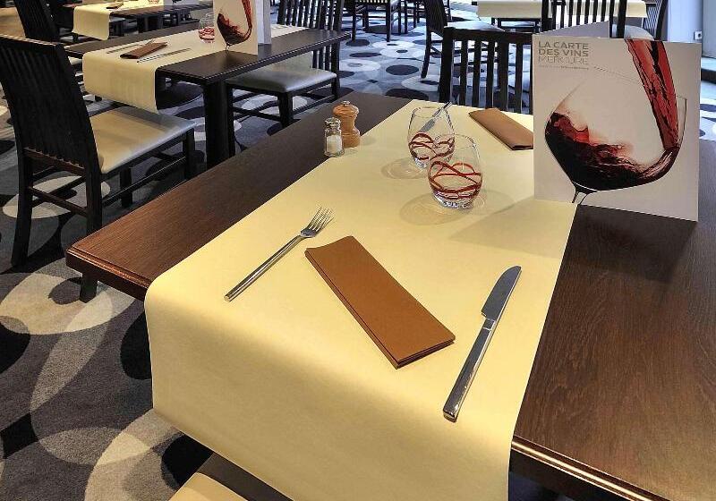 ホテル Hôtel Mercure Rouen Valdereuil