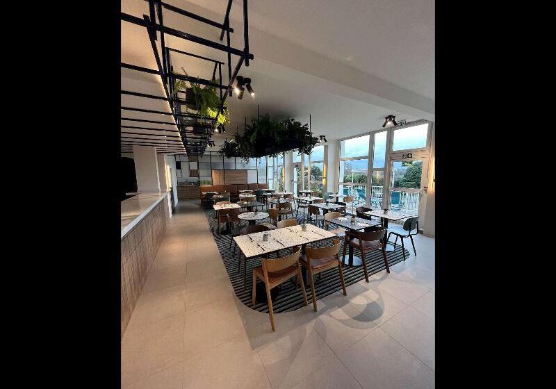 ホテル Hôtel Mercure Rouen Valdereuil