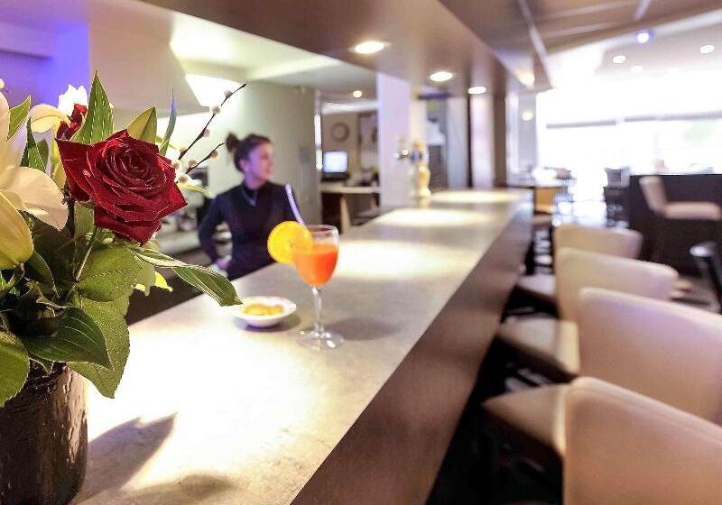 ホテル Hôtel Mercure Rouen Valdereuil