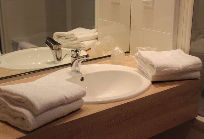 בית מלון כפרי Kyriad Nemours