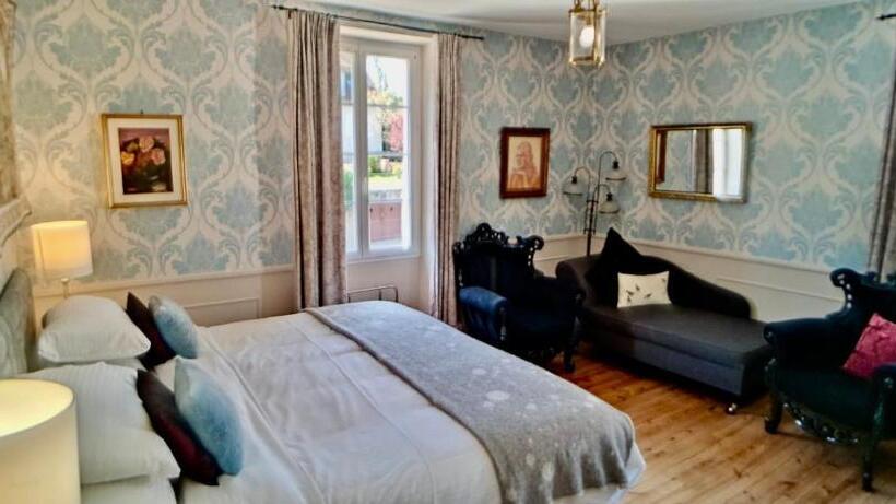 Отель La Petite Auberge