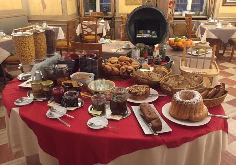 هتل Logis Hôtel Au Cerf d'Or