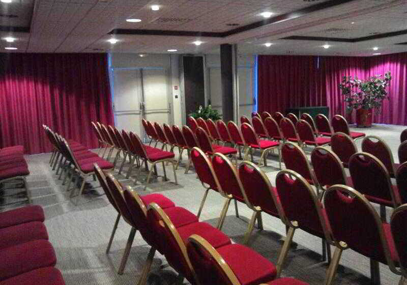 هتل Mercure Vannes Le Port