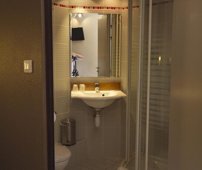 Brit Hotel Essentiel Sète / Balaruc