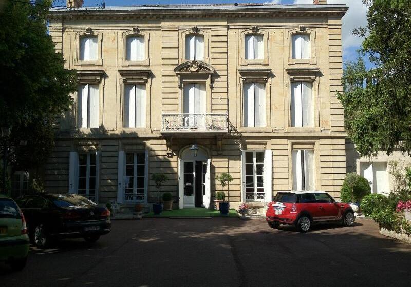 هتل Chateau Des Jacobins
