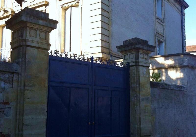 هتل Chateau Des Jacobins