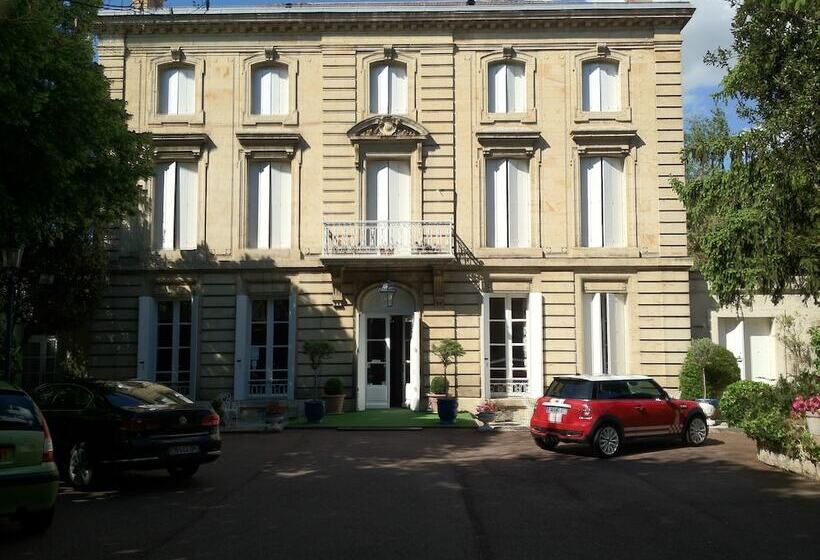 هتل Chateau Des Jacobins
