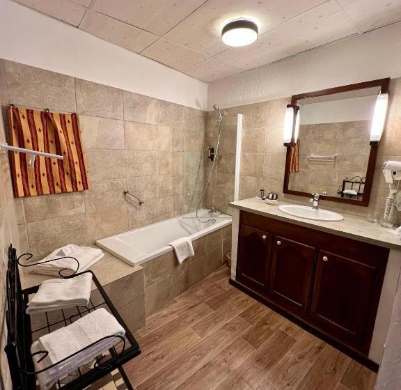 בית מלון כפרי Château De Trigance