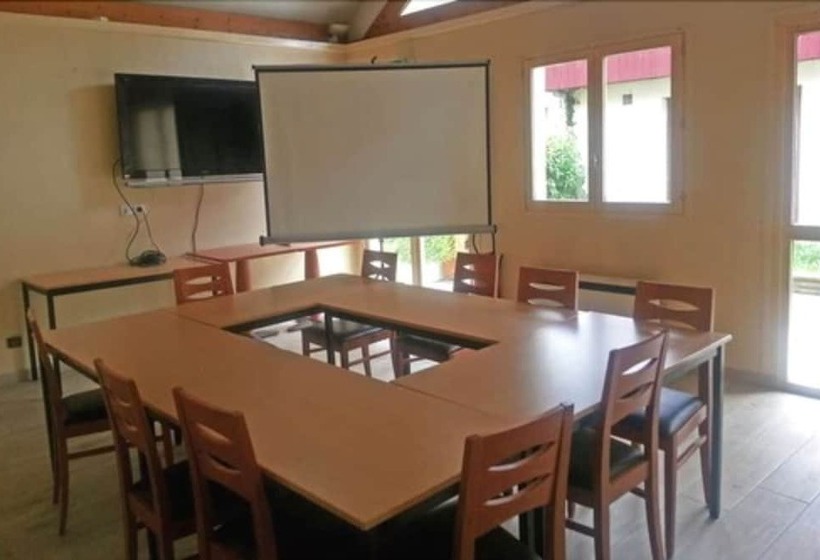 בית מלון כפרי Logis Hôtel Des Lacs Paris Sud