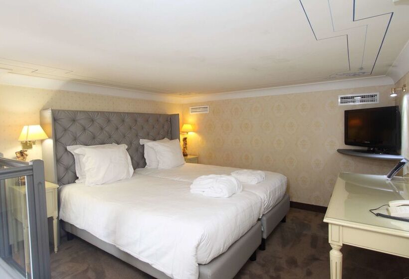 Отель Golden Tulip Cannes  De Paris