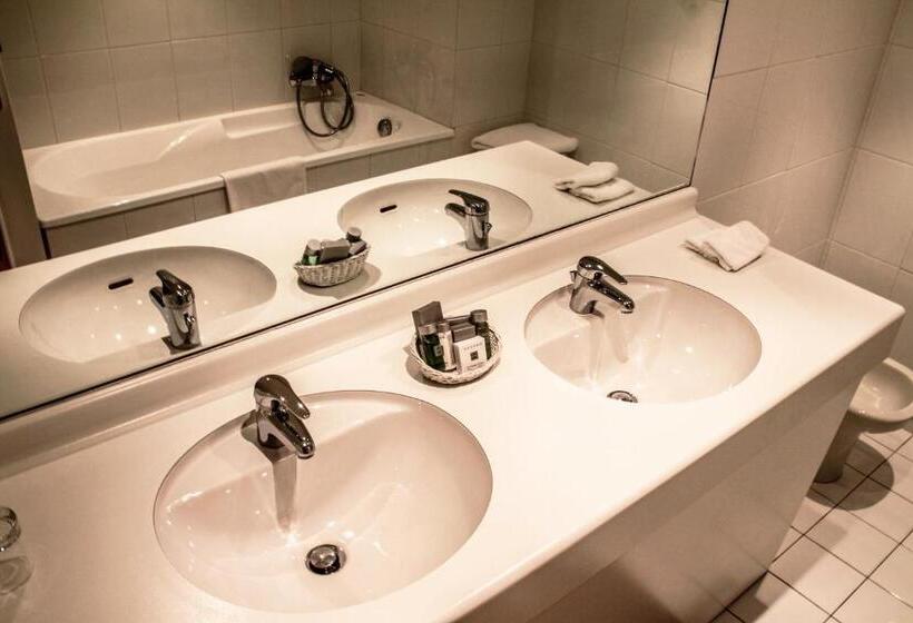هتل Hostellerie Du Grand Saint Antoine
